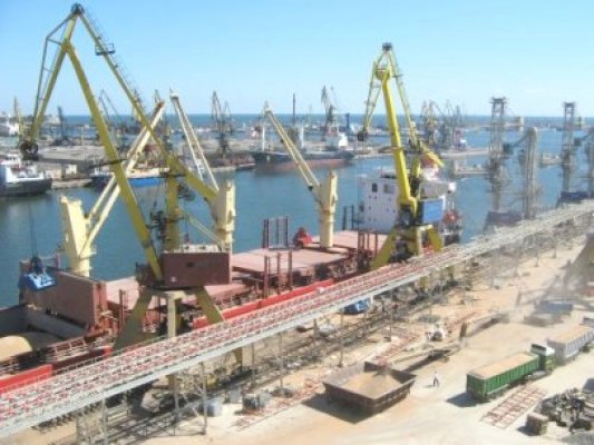 Chinezii, invitaţi să modernizeze Portul Constanţei